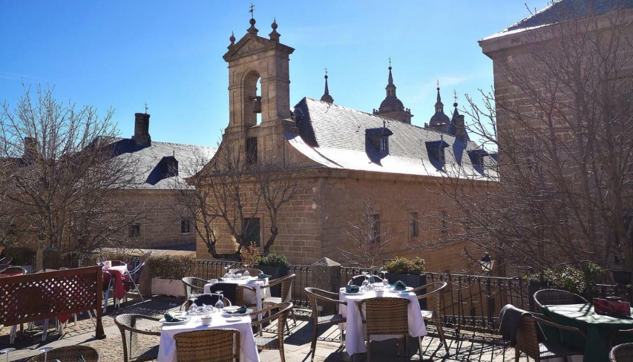 Apartamento En Centro Historico De San Lorenzo De El Escorial Apartment Luaran gambar