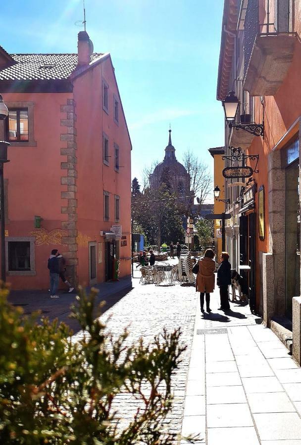 Apartamento En Centro Historico De San Lorenzo De El Escorial Apartment Luaran gambar